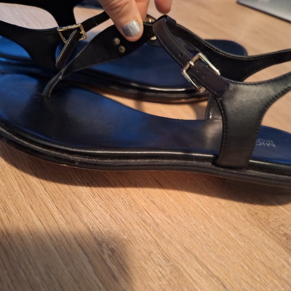 Micheal kors sandles - Picture 2 of 5